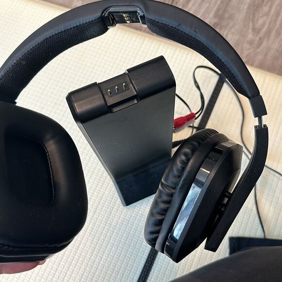 ION wireless headphones - Picture 3 of 6